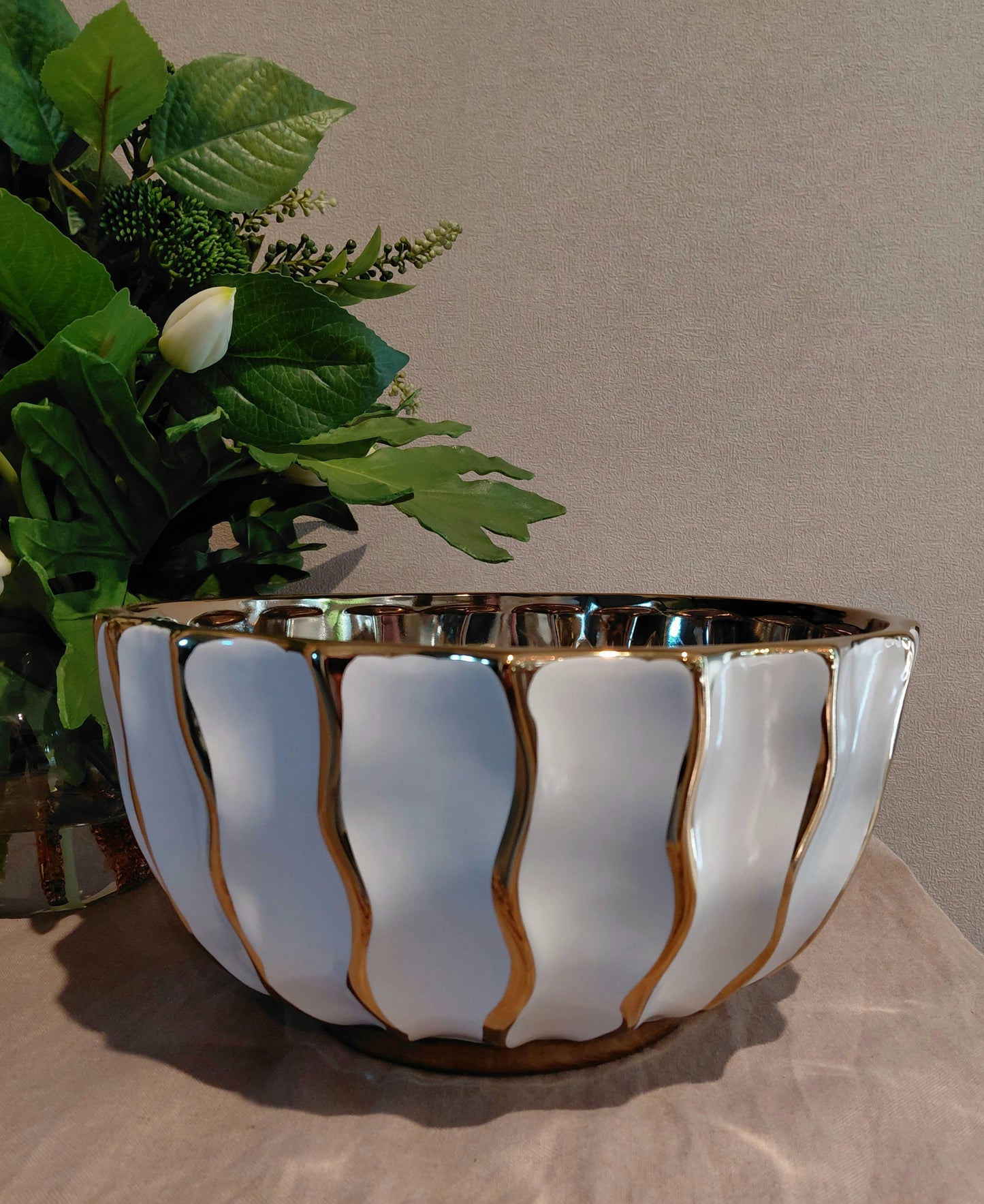 Jonglea White & Gold Display Bowl